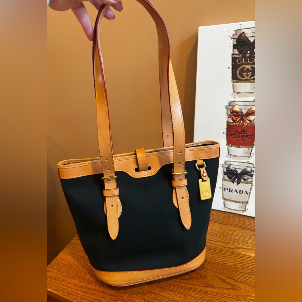 DOONEY & BOURKE VINTAGE CABRIOLET BUCKET BAG IN HUNTER GREEN